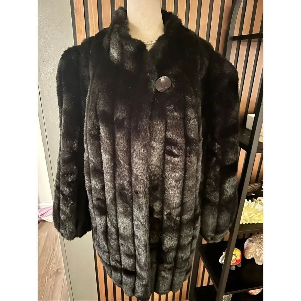 Style VI ltd vintage style faux fur size  L coat black not tag see measurements